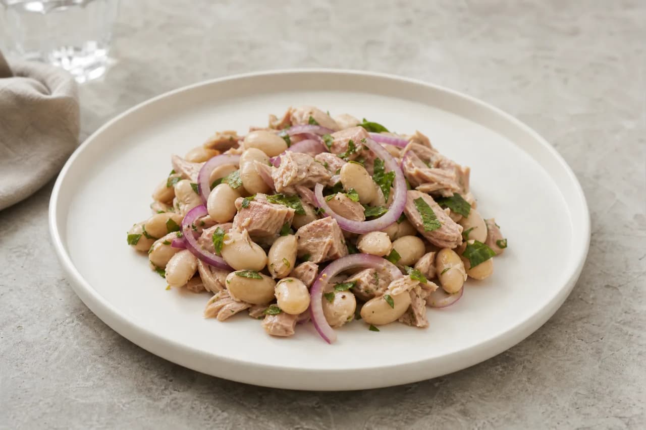 Bohnen-Thunfisch-Salat, angerichtet