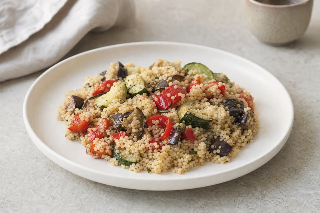Couscous mit Ofengemüse, angerichtet